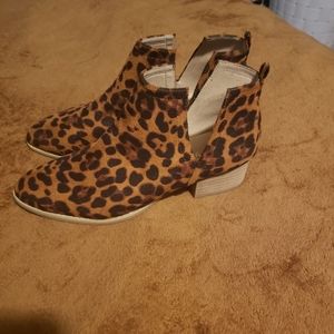 Leopard size 10 A Rider Girl Brand